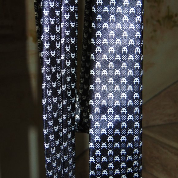 Black Tie Geek Men's Atari Space Invaders Black & White Tie Suit Accessories - Picture 2 of 5